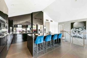 Modern spacious 3 bedroom penthouse in Enmore, Sydney